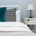 Renovated 3Br Wgarden In Stratford, 1Min To Train