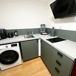Flat 3 Stay In Aldgate Apartments