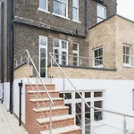 Pass The Keys - Spacious Flat With Private Sun Terrace In South East London