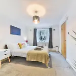 Fantastic Central Line City-Pad!