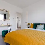 Tower Bridge Luxxe Nomads Lavish Choice For Large Groups - Free Parking