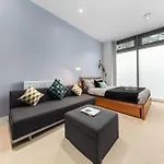 Trendy 2 Bed Flat In Greenwich With Car Parking