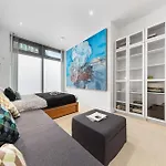 Trendy 2 Bed Flat In Greenwich With Car Parking