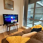 Modern & Stylish 1 Bedroom Flat