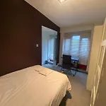 Lovely Bright Double Room-Private Bathroom