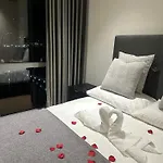 Luxury Apartment - 2 Minute Walk From The O2 Arena