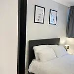 2 Bed Flat In Canary Wharf