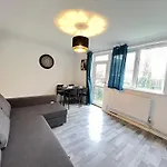 2 Bed Flat In Canary Wharf
