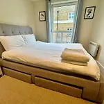 Modern 1 Bedroom Apartment Moments From Shoreditch