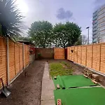 Luxury 3 Bedroom Flat With Garden