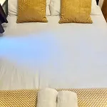 Stepney Green Holiday Apartment