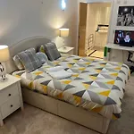 Roomzzz Near The Excel Exhibition Centre Royal Victoria O2 Arena Central London 24 Hour Self Check-In