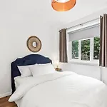 Spacious London Bridge Flat