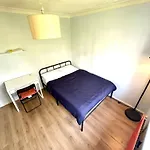 Whitechapel Rooms R2