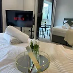 Kayz Lodge- Luxury Ensuite-Private & Shared Accommodation In A New House At The Olympic Village Overlooking Stratford Westfield And Tube Station