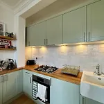 Vintage-Inspired 1Bd Flat In De Beauvoir Town