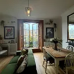 Vintage-Inspired 1Bd Flat In De Beauvoir Town