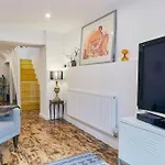 Stylish Family Home In Artsy Se London