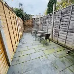 London 2 Bedroom Garden Flat! 1 Min From Station!