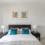 Elegant Penthouse In Stratford - Walk To Tube & Near Canary Wharf
