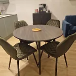 Modern 2 Bedroom 2 Bathroom Flat, Free Parking
