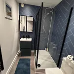 Modern 2 Bedroom 2 Bathroom Flat, Free Parking