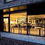 Modern London 3-Bedroom Flat