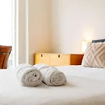 3Br Poplar Apt Views Of Canary Wharf