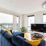 3Br Poplar Apt Views Of Canary Wharf