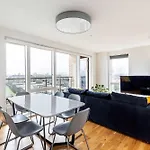 3Br Poplar Apt Views Of Canary Wharf