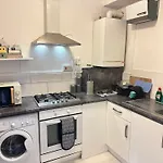Flat In Aldgate East, London