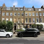 1 Bedroom Chic Flat By Hostarahomes, Sleeps Up To 4, Full Apartment, Central London Location