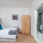 Spacious London Canary Wharf Apartments Near London 02 Arena, Excel Exhibition Centre, With Free Parking & Wifi