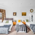 Spacious London Canary Wharf Apartments Near London 02 Arena, Excel Exhibition Centre, With Free Parking & Wifi