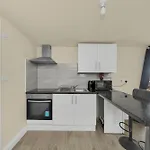 Cosy London Apartment On Elizabeth Line - Free Parking