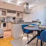 Canary Wharf Balcony & Waterfront 2-Bed, 2-Bath