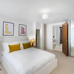 5 Mins Walk To Moorgate, Tranquil City Retreat