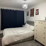Lovely 2 Bedroom Flat With Free Parking And Wifi