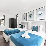 Large 2 Bed With Massive Balcony In Canary Wharf