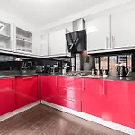 Large 2 Bed With Massive Balcony In Canary Wharf