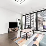 Large 2 Bed With Massive Balcony In Canary Wharf