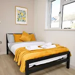 Morden Stratford Room 1 With Shared Bathroom