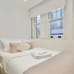 3 X Bedroom Riverside Flat With Hot Tub On Roof Terrace