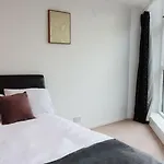 Riverside 3 Bed 2 Bath Apartment- Free Parking