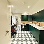 London 99 Apartment, Top Trendy Location