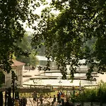 London Elizabeth Hotel