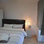 Five Bedroom Townhouse Near Excel Exhibition Centre