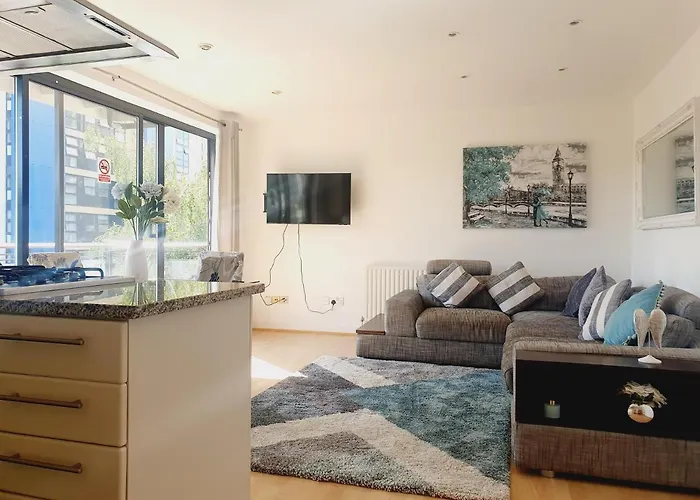 Luxury Canary Wharf Apartment With Free Parking