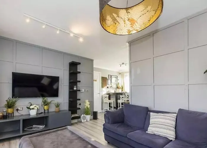 Luxury Canary Wharf Two Bedroom Apartment *Rare *