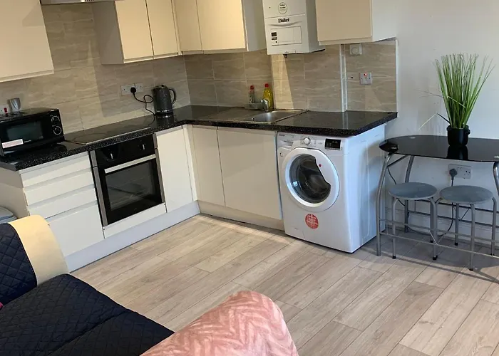 R J 2 Bedroom Apartment